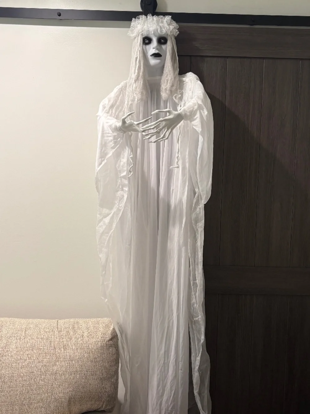 Light Up / Talking Spooky Ghost Bride